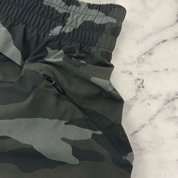 Athleta Camo Printed Mesh Racer Shorts XS - Picture 5 of 7
